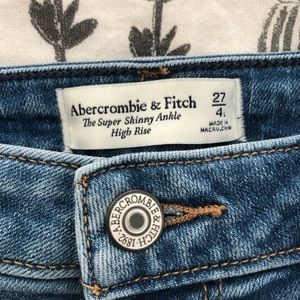 Abercrombie & Fitch Curve Love High Rise Skinny Jeans - size 27 inch waist